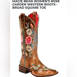 Size 10 woman’s boots.